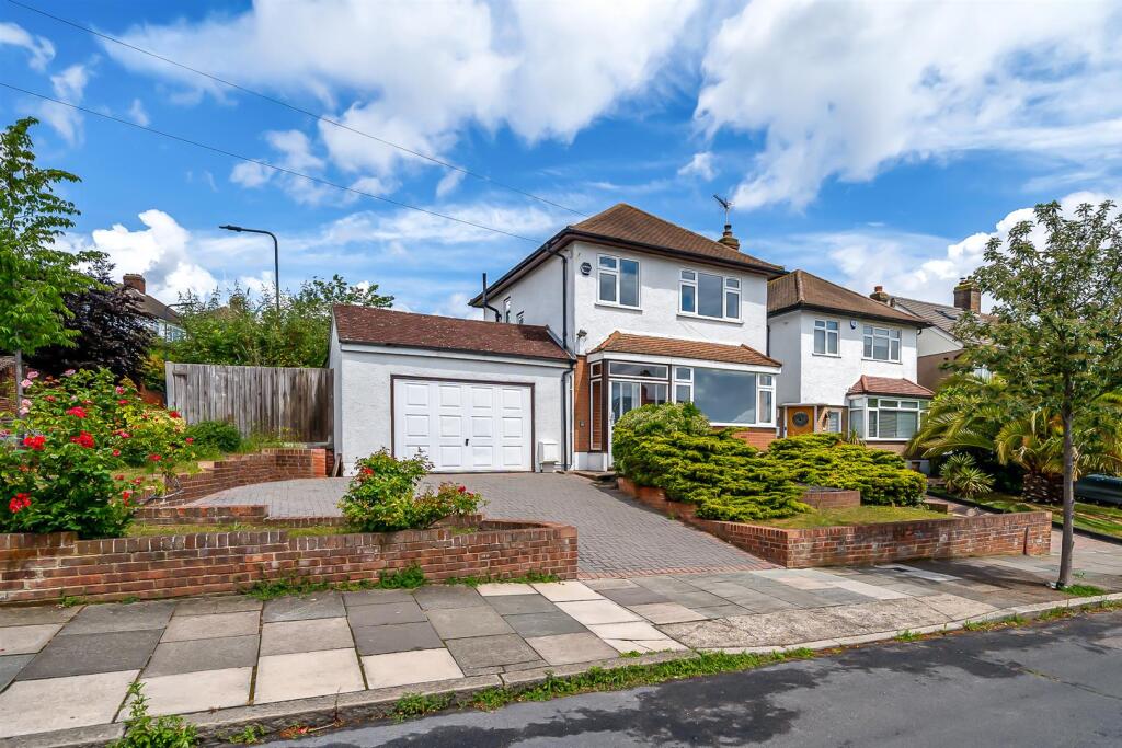 3 bed Detached for rent in Eltham. From Westmount Estates - Eltham