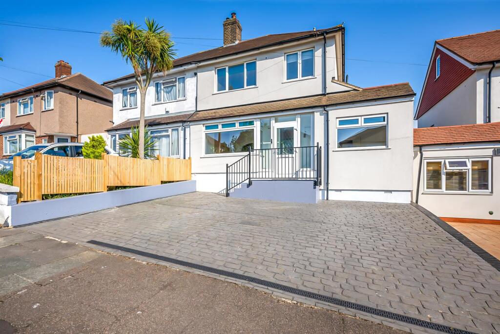 4 bed Semi Detached for rent in Eltham. From Westmount Estates - Eltham 4 bed Semi Detached for rent in Eltham. From Westmount Estates - Eltham