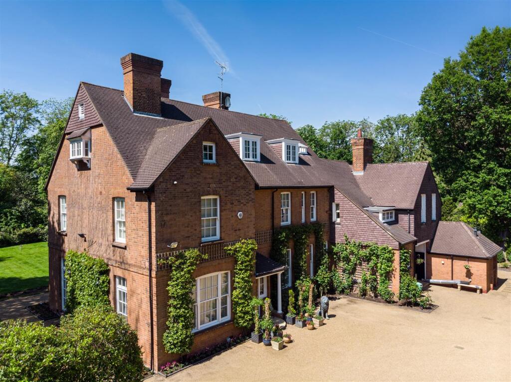 7 bed Detached for rent in Harrow. From Wilson Hawkins - Harrow on the Hill