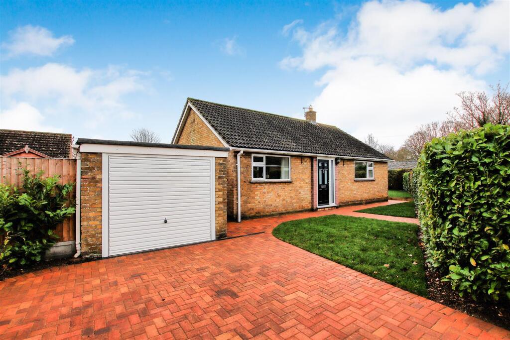 2 bed Detached bungalow for rent in Cambridge. From Radcliffe & Rust Estate Agents - Cambridge