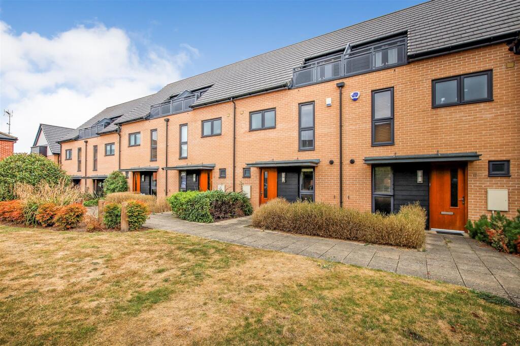 3 bed Town House for rent in Teversham. From Radcliffe & Rust Estate Agents - Cambridge 3 bed Town House for rent in Teversham. From Radcliffe & Rust Estate Agents - Cambridge
