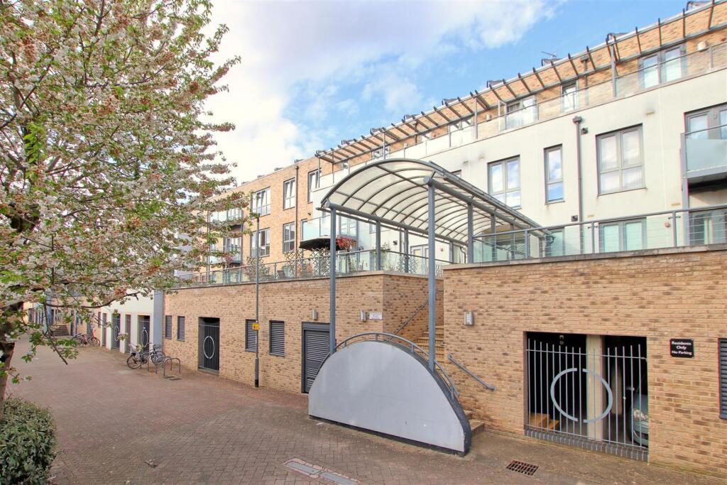 2 bed 1st Floor Flat for rent in Cambridge. From Radcliffe & Rust Estate Agents - Cambridge 2 bed 1st Floor Flat for rent in Cambridge. From Radcliffe & Rust Estate Agents - Cambridge
