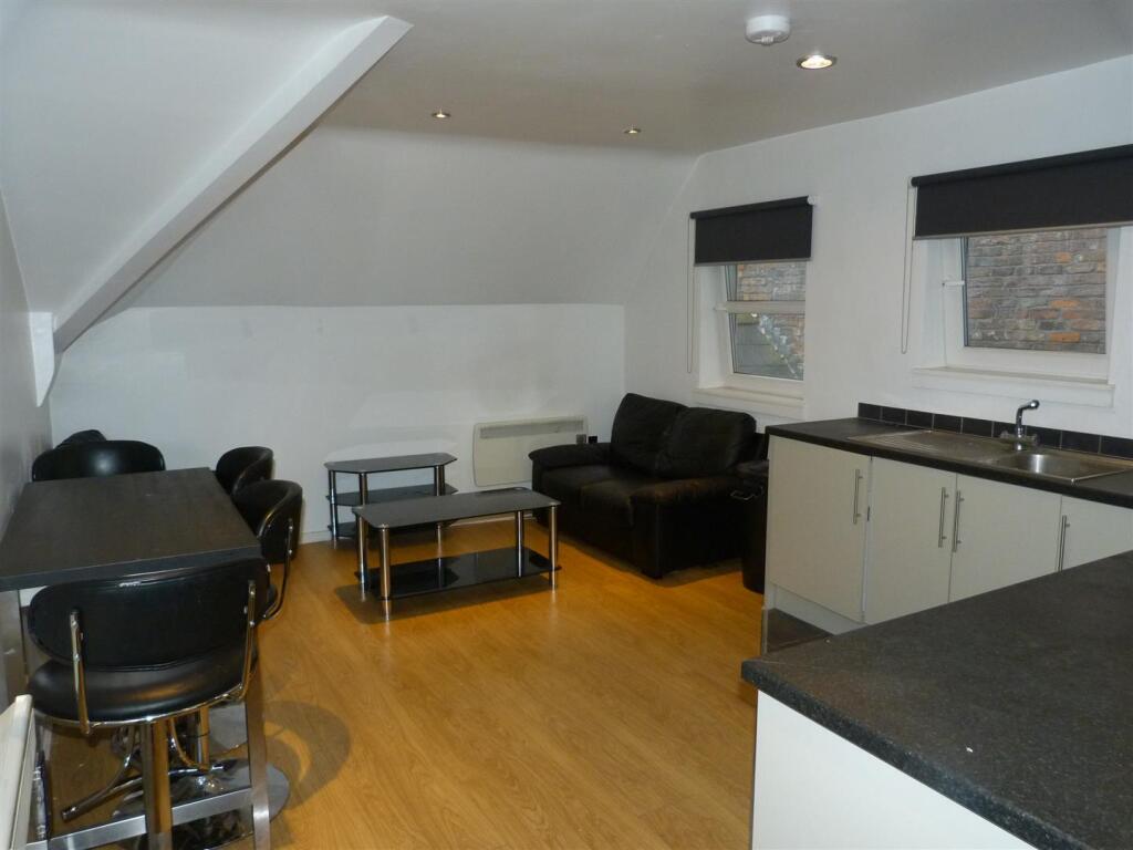 3 bed 1st Floor Flat for rent in Cardiff. From Keylet - Cathays