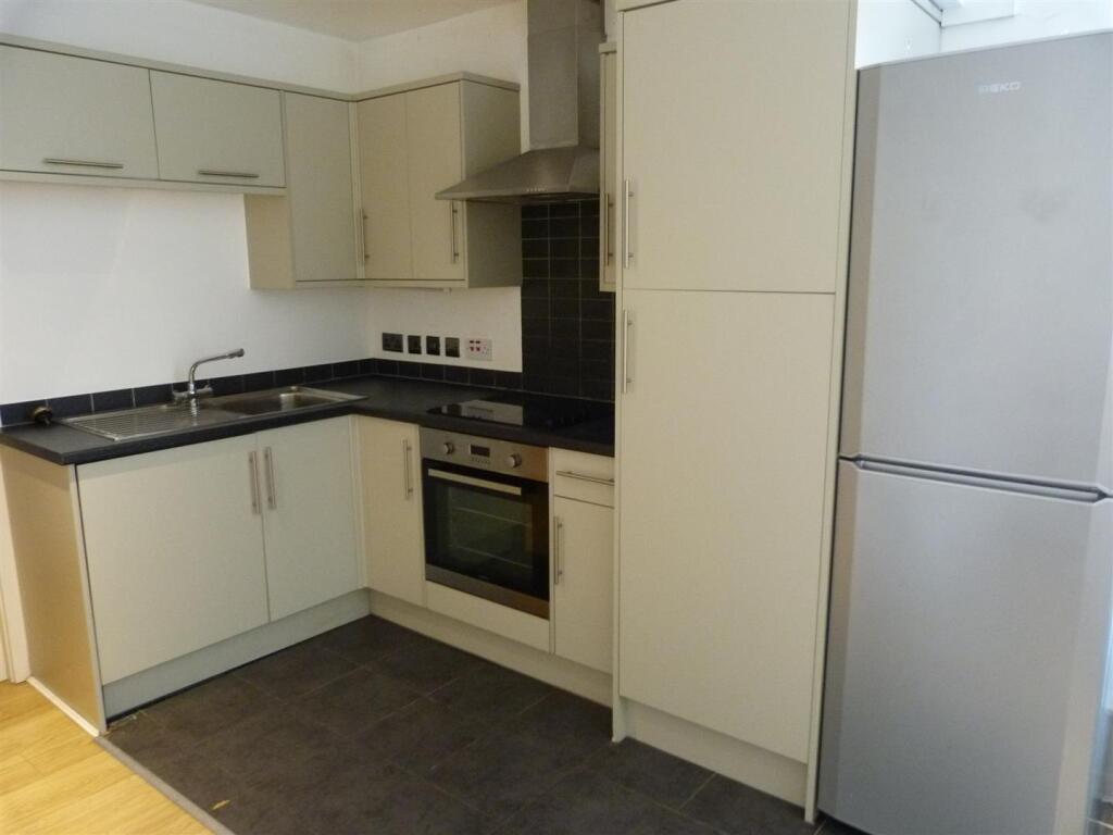 3 bed 1st Floor Flat for rent in Cardiff. From Keylet - Cathays