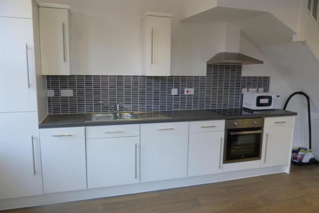 3 bed 1st Floor Flat for rent in Cardiff. From Keylet - Cathays 3 bed 1st Floor Flat for rent in Cardiff. From Keylet - Cathays