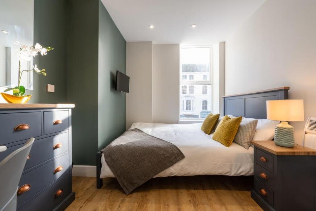 7 bed Detached for rent in Swansea. From Keylet - Cathays