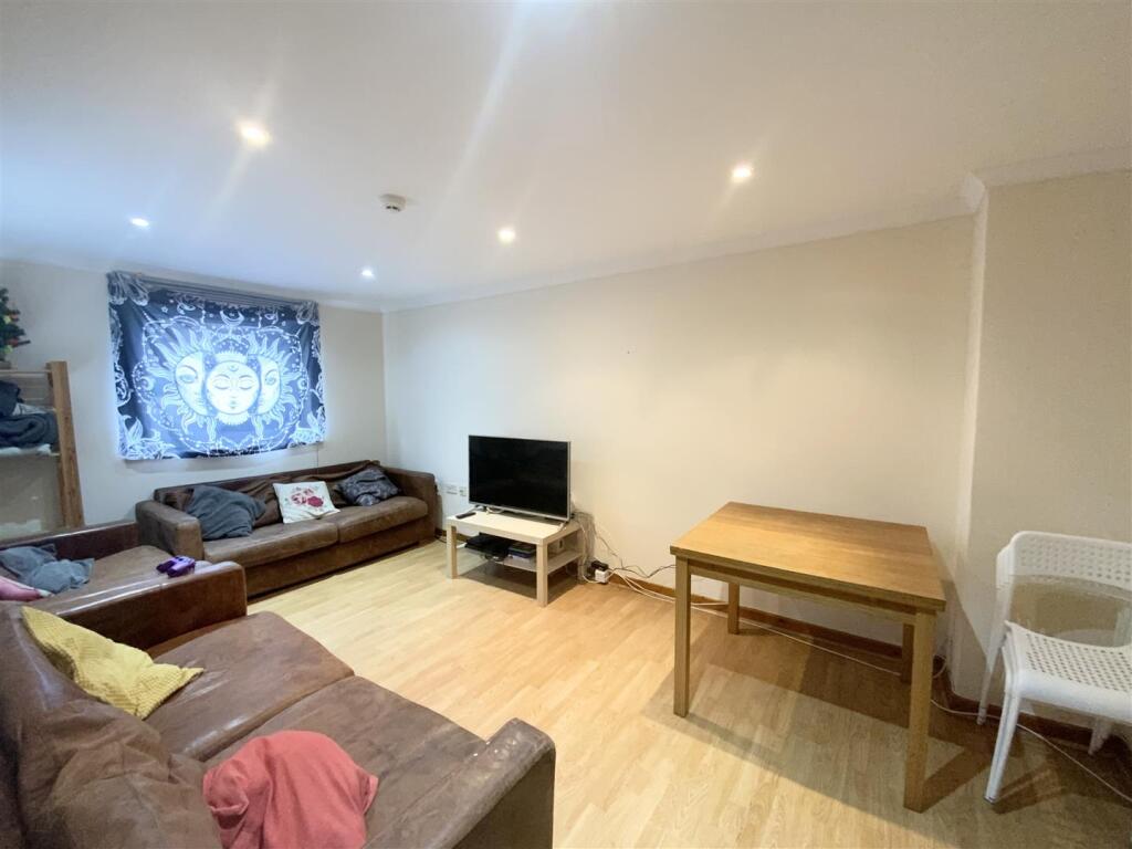 7 bed Detached for rent in Cardiff. From Keylet - Cathays 7 bed Detached for rent in Cardiff. From Keylet - Cathays