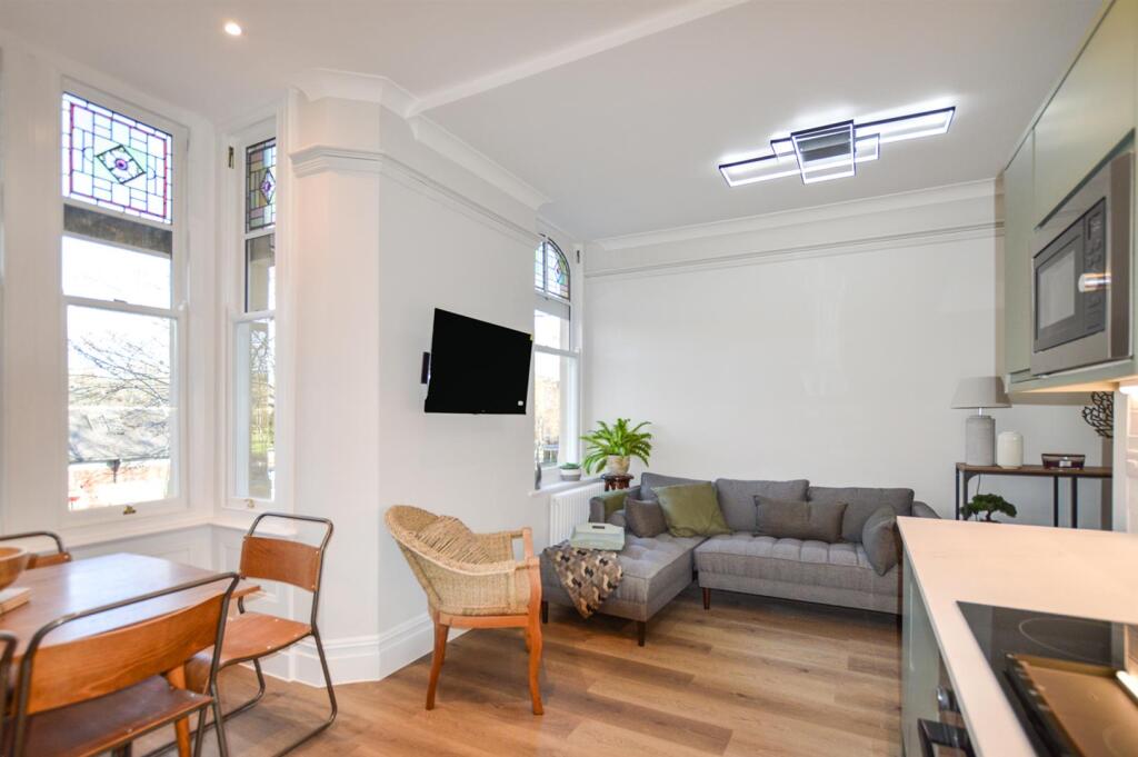 2 bed 1st Floor Flat for rent in Cardiff. From Keylet - Cathays 2 bed 1st Floor Flat for rent in Cardiff. From Keylet - Cathays