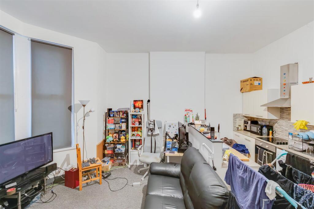 2 bed 1st Floor Flat for rent in Cardiff. From Keylet - Cathays