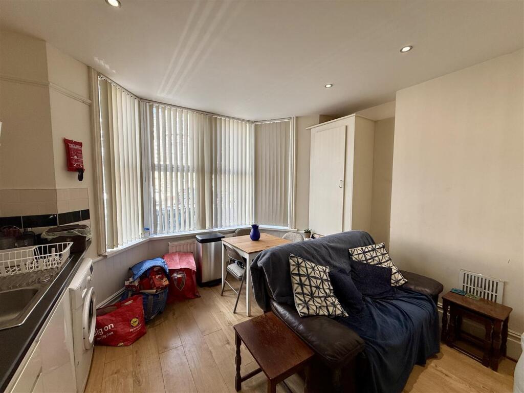 1 bed 1st Floor Flat for rent in Cardiff. From Keylet - Cathays 1 bed 1st Floor Flat for rent in Cardiff. From Keylet - Cathays