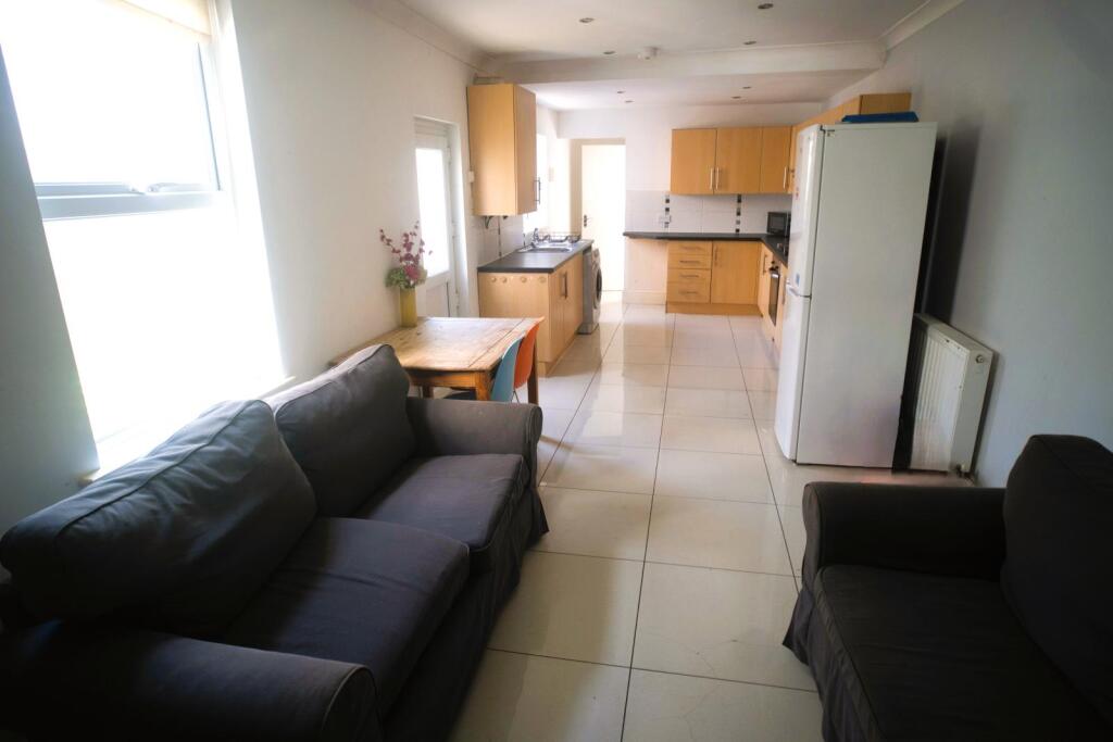 5 bed Detached for rent in Cardiff. From Keylet - Cathays 5 bed Detached for rent in Cardiff. From Keylet - Cathays