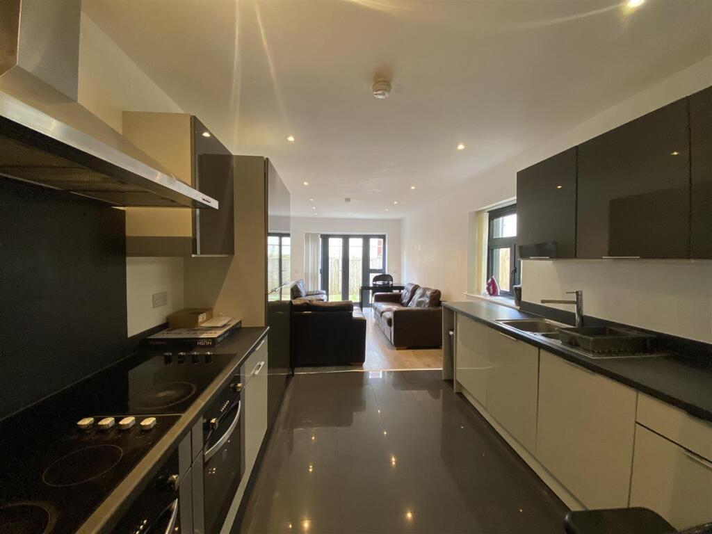 7 bed Detached for rent in Cardiff. From Keylet - Cathays
