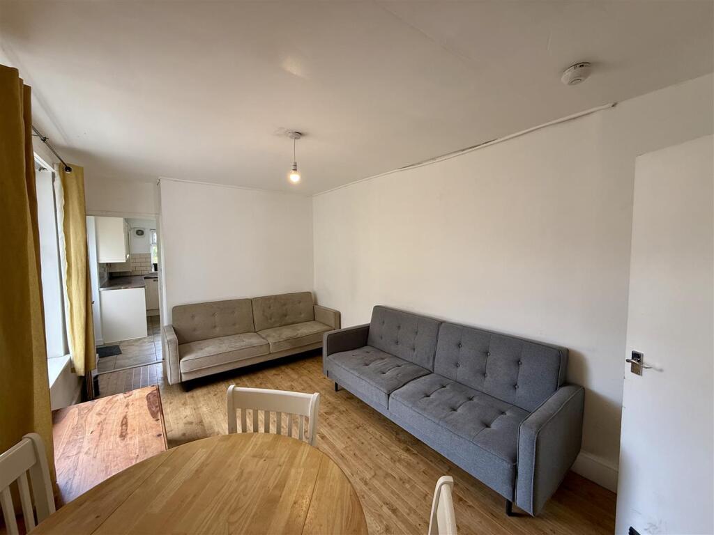 5 bed Detached for rent in Cardiff. From Keylet - Cathays 5 bed Detached for rent in Cardiff. From Keylet - Cathays