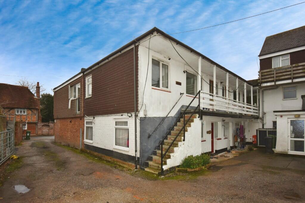 1 bed 1st Floor Flat for rent in Botley. From Brook Independent Residential Lettings - Park Gate