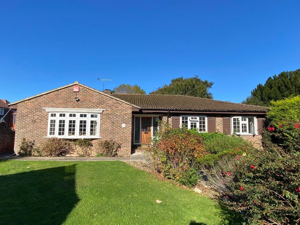 4 bed Detached bungalow for rent in Emsworth. From Brook Independent Residential Lettings - Park Gate