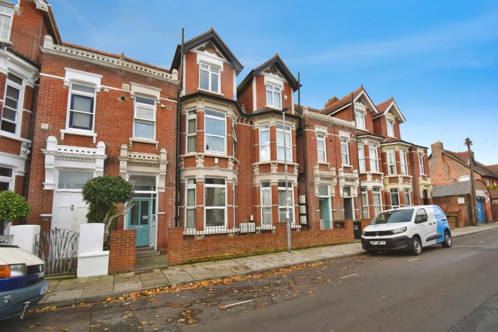 1 bed 1st Floor Flat for rent in Portsmouth. From Brook Independent Residential Lettings - Park Gate