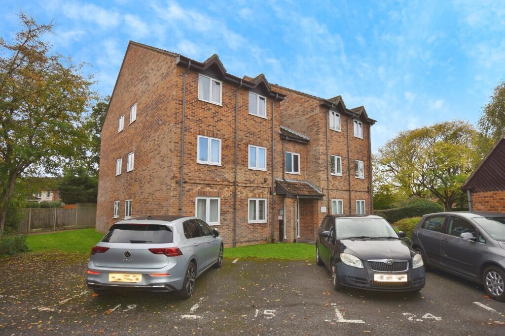 1 bed 1st Floor Flat for rent in Sarisbury. From Brook Independent Residential Lettings - Park Gate
