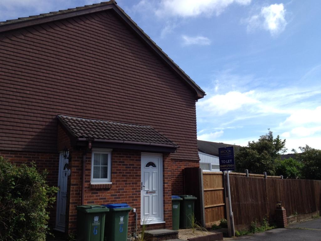 1 bed End of Terrace for rent in Park Gate. From Brook Independent Residential Lettings - Park Gate