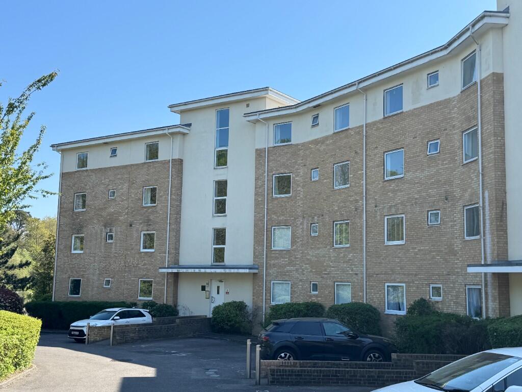 2 bed House (unspecified) for rent in Segensworth. From Brook Independent Residential Lettings - Park Gate