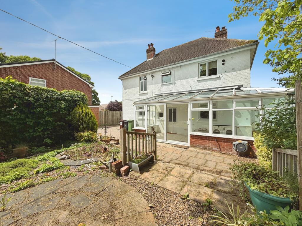 1 bed Annexe for rent in Bishop's Waltham. From Brook Independent Residential Lettings - Park Gate