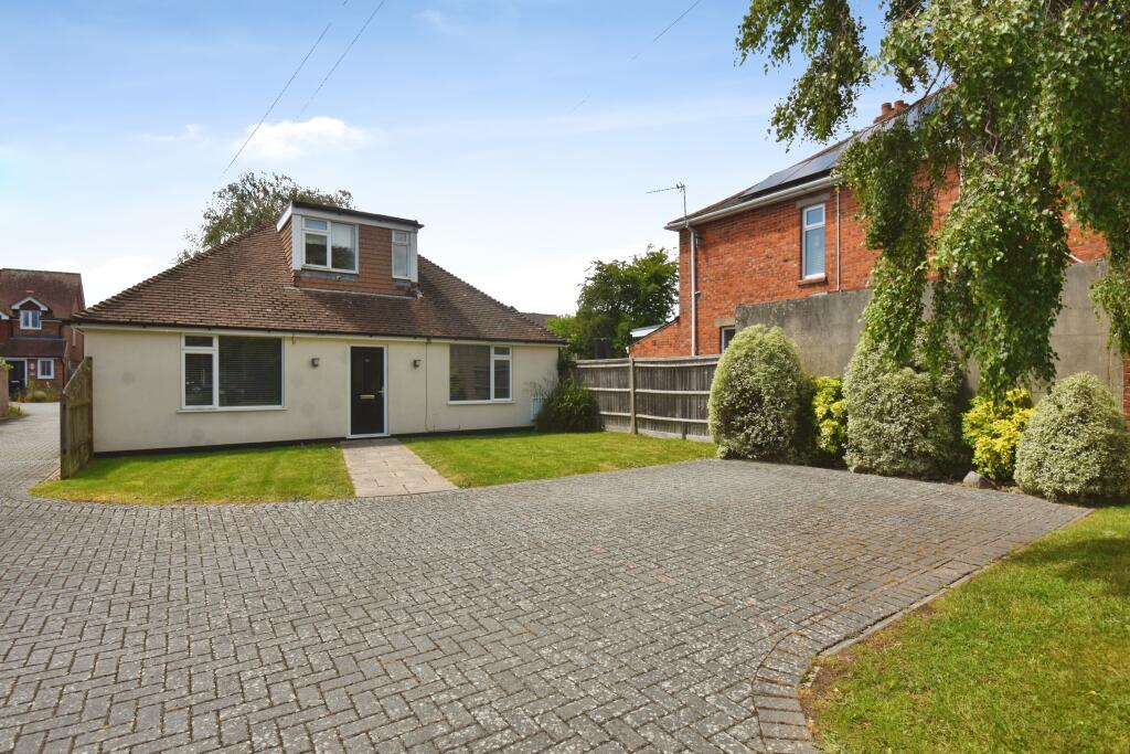 3 bed Chalet for rent in Park Gate. From Brook Independent Residential Lettings - Park Gate