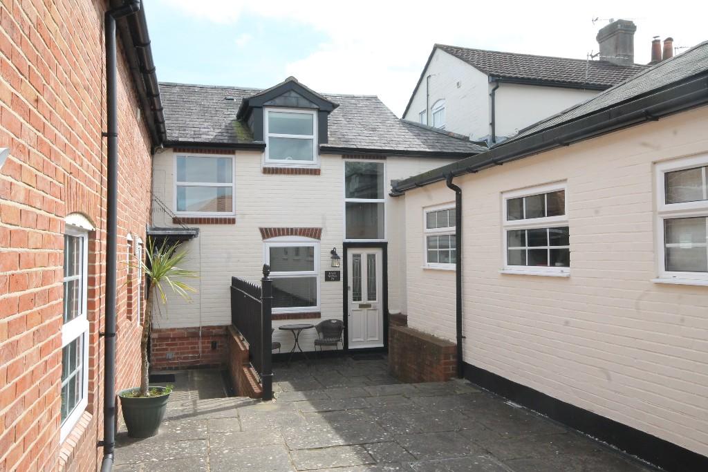 2 bed Mews for rent in Titchfield. From Brook Independent Residential Lettings - Park Gate