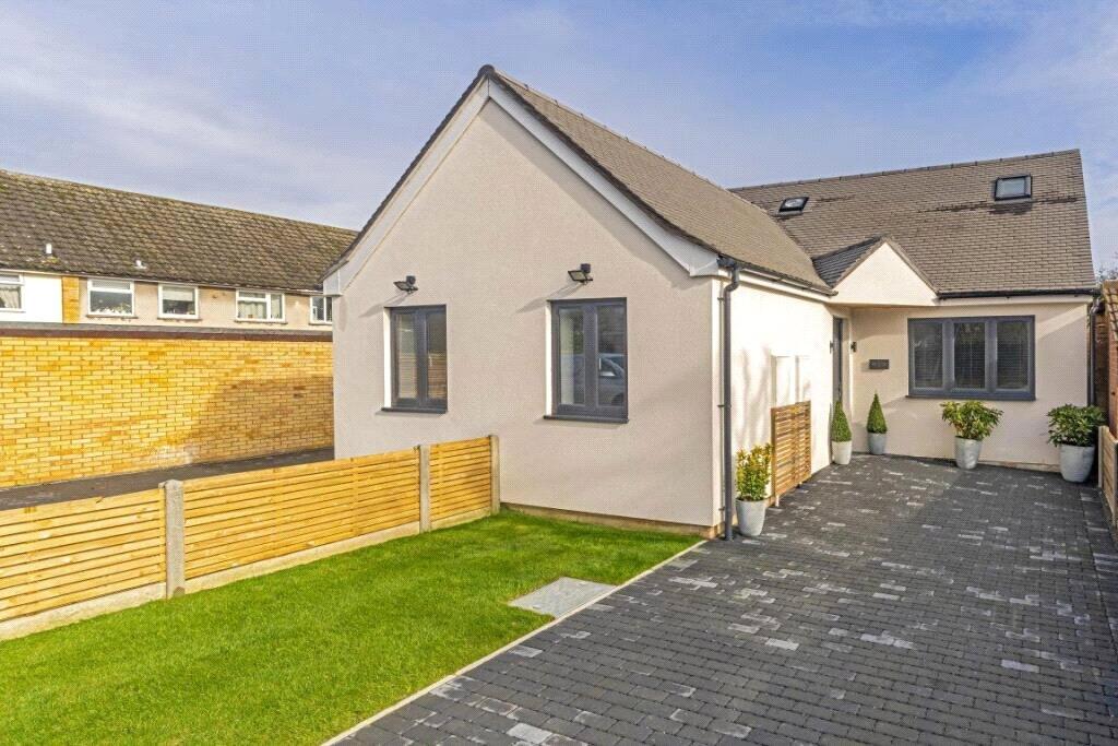 3 bed Bungalow for rent in Leatherhead. From APW Lettings - Cobham