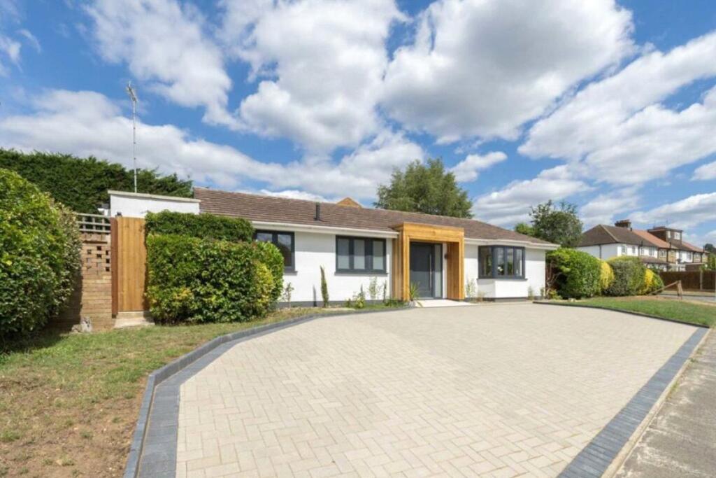 3 bed Bungalow for rent in Stoke D'Abernon. From APW Lettings - Cobham