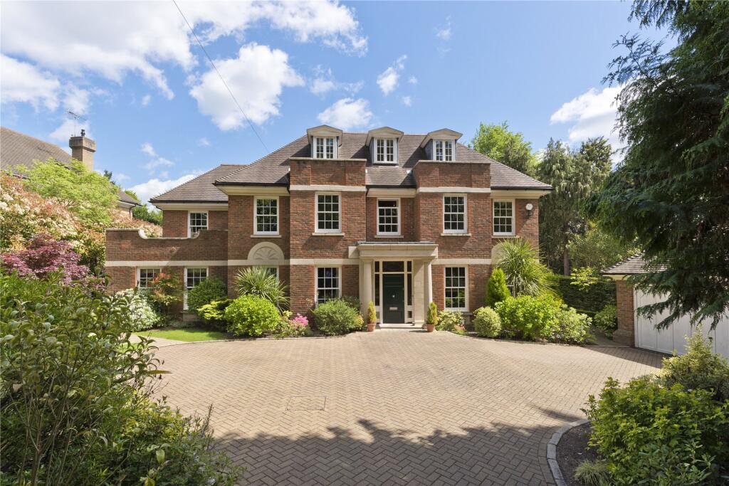 6 bed Detached for rent in Stoke D'Abernon. From APW Lettings - Cobham 6 bed Detached for rent in Stoke D'Abernon. From APW Lettings - Cobham