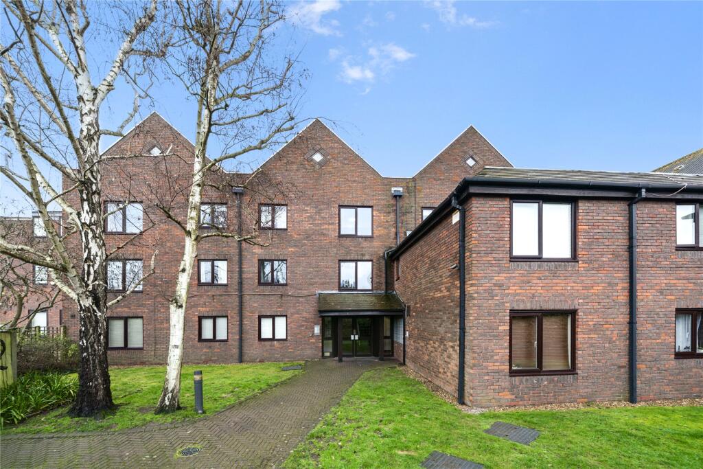 1 bed 1st Floor Flat for rent in Stoke D'Abernon. From APW Lettings - Cobham