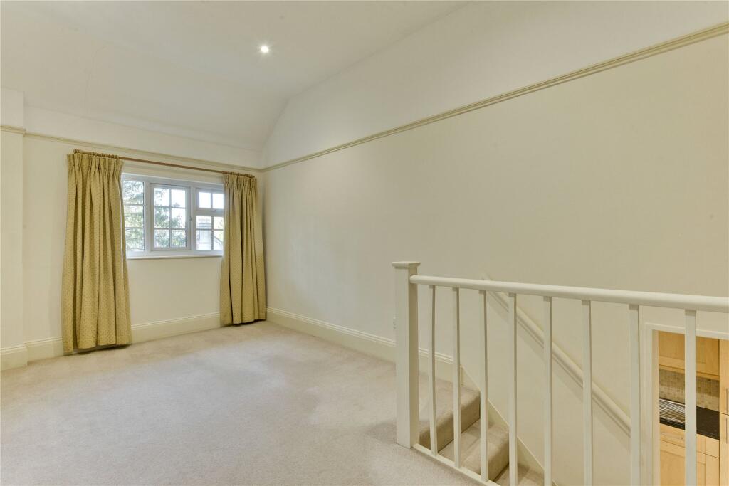 1 bed 1st Floor Flat for rent in Esher. From APW Lettings - Cobham