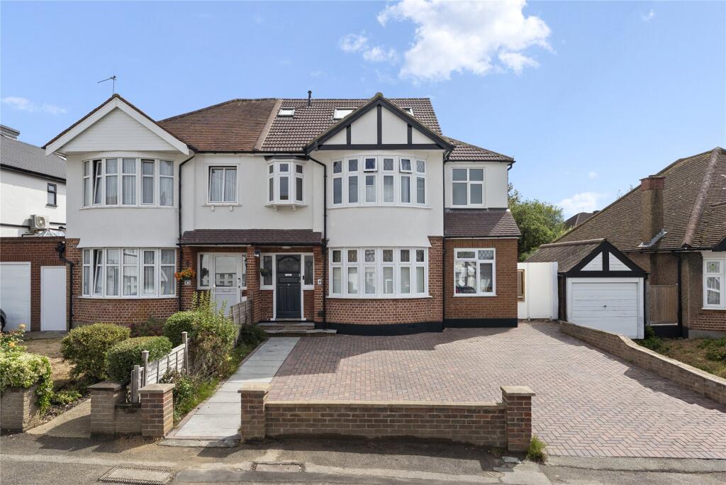 1 bed 1st Floor Flat for rent in Surbiton. From APW Lettings - Cobham 1 bed 1st Floor Flat for rent in Surbiton. From APW Lettings - Cobham