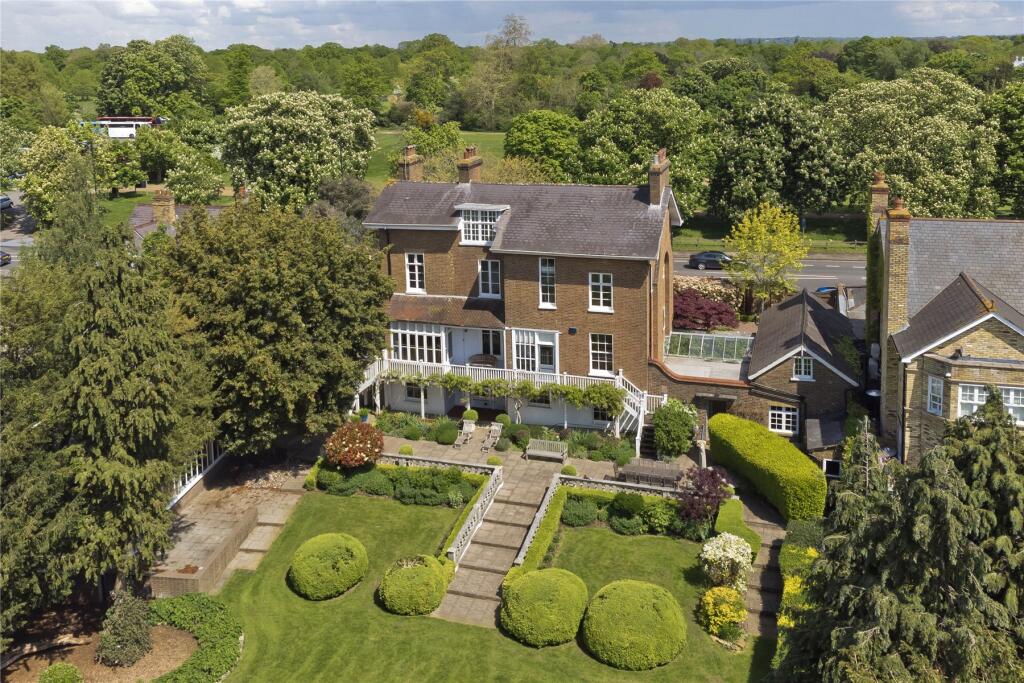 7 bed Detached for rent in East Molesey. From APW Lettings - Weybridge