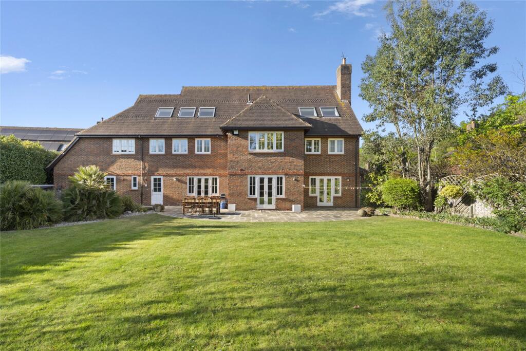6 bed Detached for rent in Weybridge. From APW Lettings - Weybridge