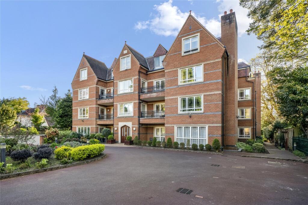 3 bed 1st Floor Flat for rent in Weybridge. From APW Lettings - Weybridge
