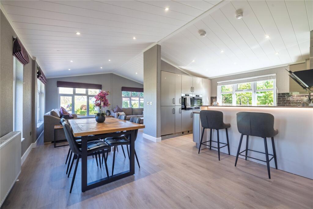 2 bed Detached for rent in Thursley. From APW Lettings - Weybridge 2 bed Detached for rent in Thursley. From APW Lettings - Weybridge