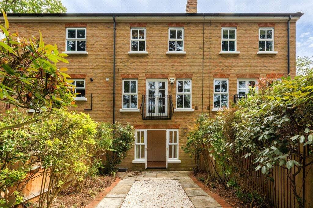 4 bed Mews for rent in Weybridge. From APW Lettings - Weybridge