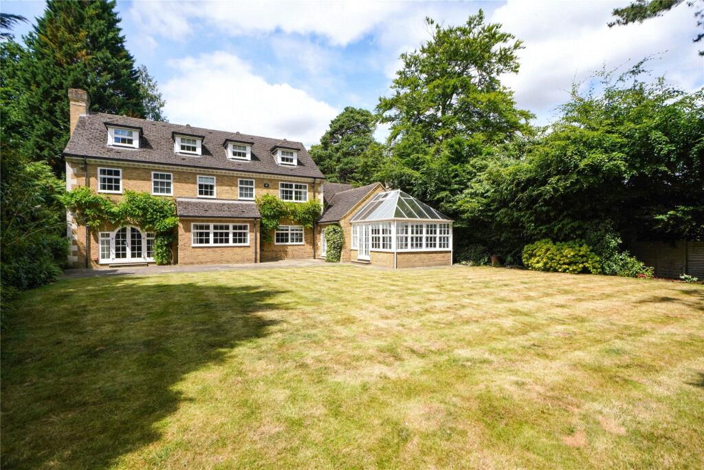 5 bed Detached for rent in Weybridge. From APW Lettings - Weybridge