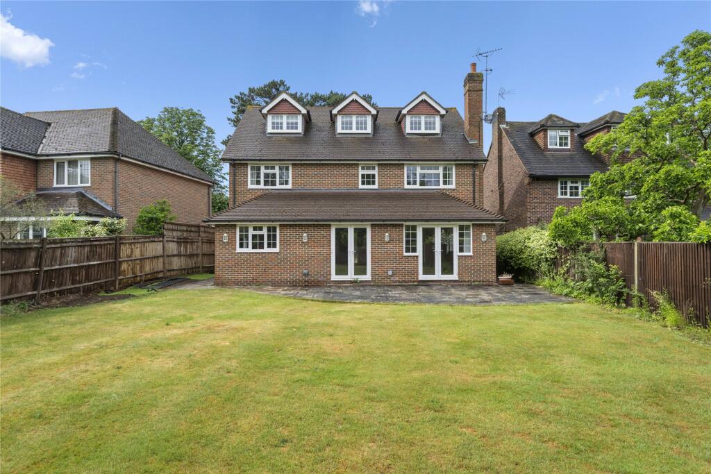 6 bed Detached for rent in Walton-on-Thames. From APW Lettings - Weybridge