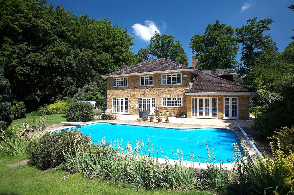 5 bed Detached for rent in West Byfleet. From APW Lettings - Weybridge