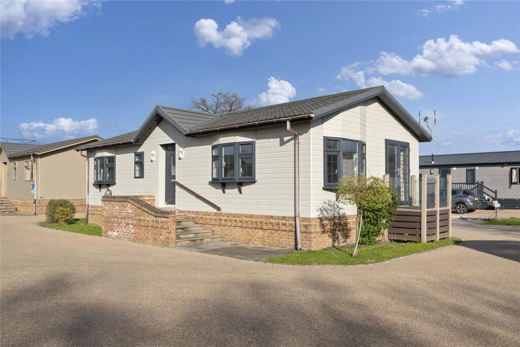 2 bed Bungalow for rent in Laleham. From APW Lettings - Weybridge 2 bed Bungalow for rent in Laleham. From APW Lettings - Weybridge