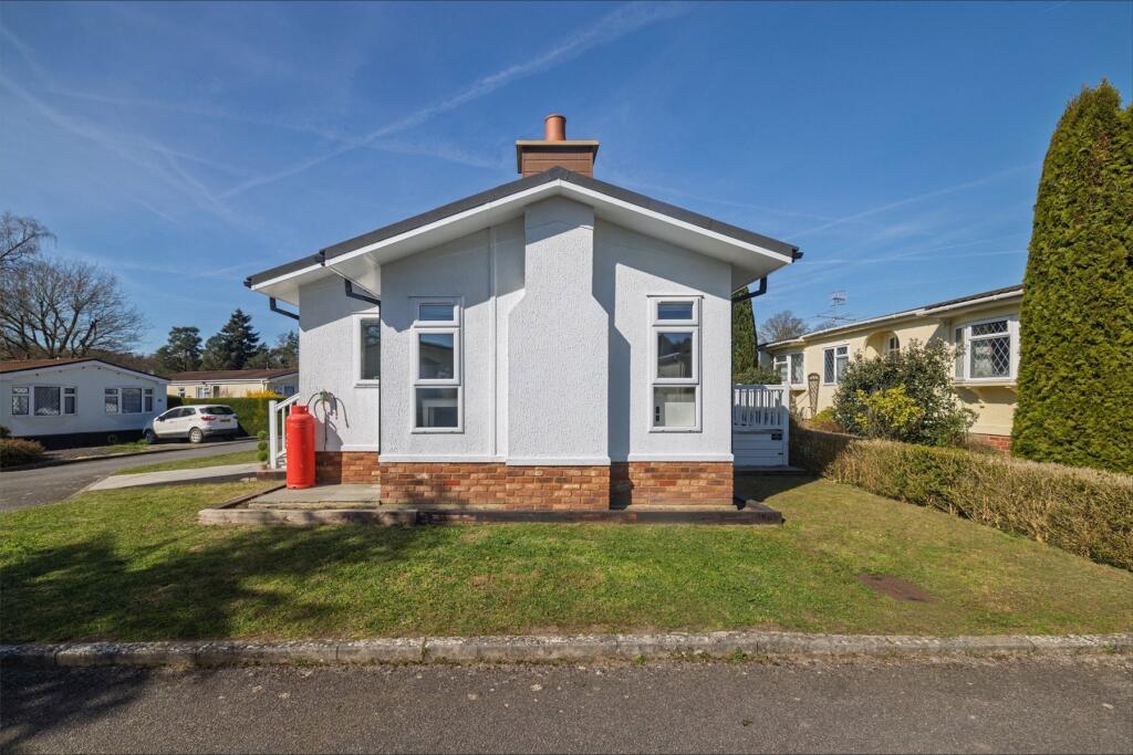 2 bed Detached for rent in Godalming. From APW Lettings - Weybridge