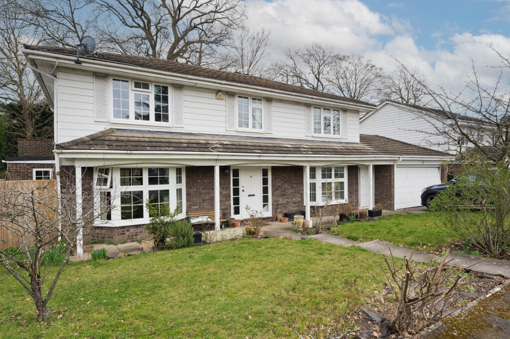 5 bed Detached for rent in Weybridge. From APW Lettings - Weybridge