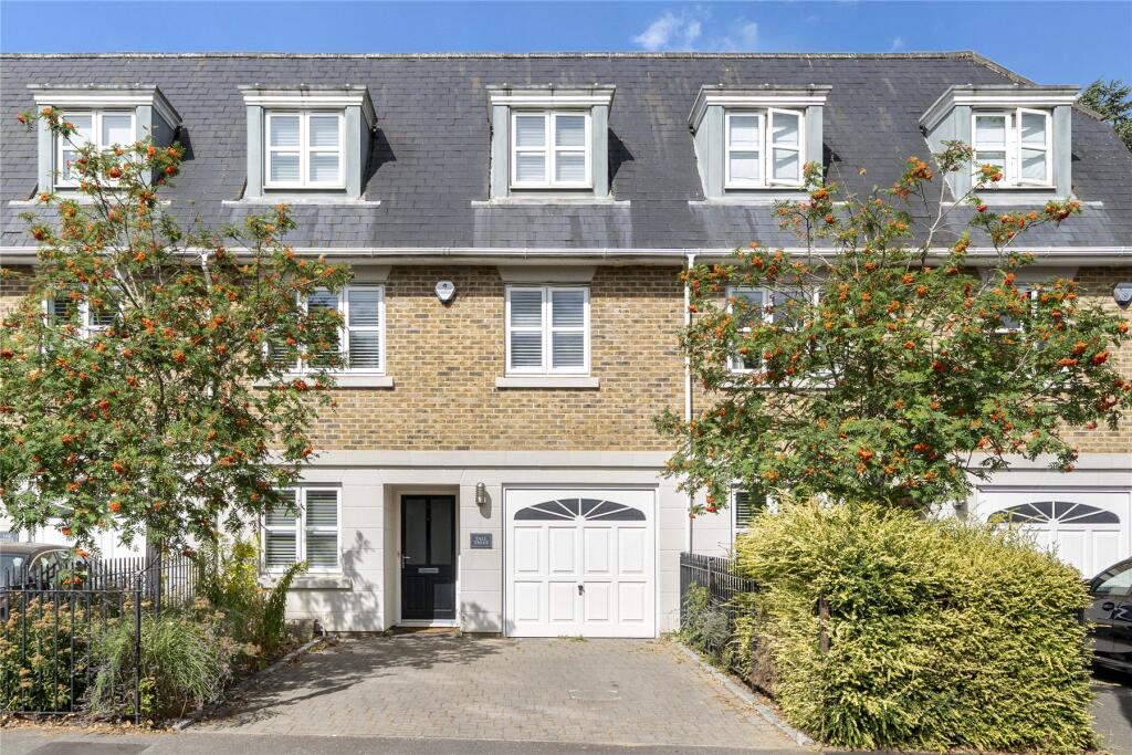 5 bed Mid Terraced House for rent in Weybridge. From APW Lettings - Weybridge 5 bed Mid Terraced House for rent in Weybridge. From APW Lettings - Weybridge