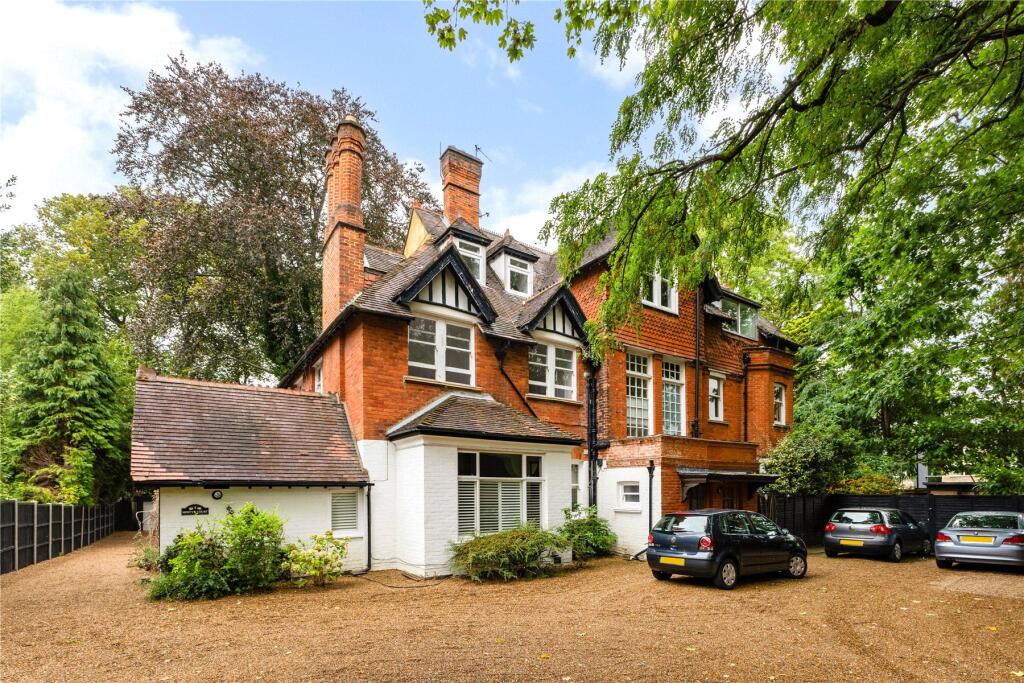 2 bed 1st Floor Flat for rent in Weybridge. From APW Lettings - Weybridge