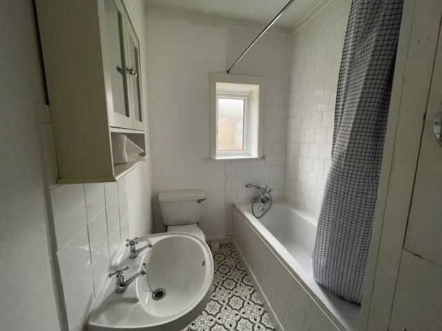 3 bed Mid Terraced House for rent in Bradford. From Bronte Estate Agents - Queensbury