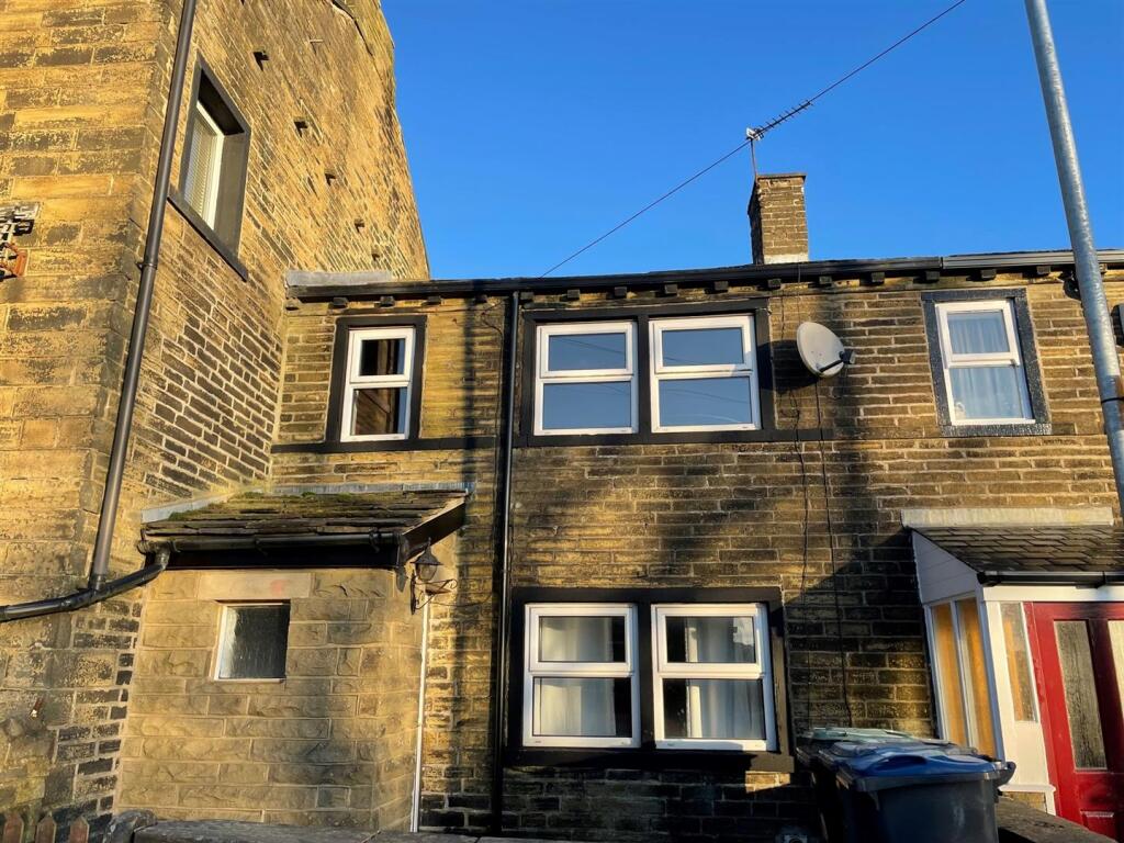 2 bed Mid Terraced House for rent in Thornton. From Bronte Estate Agents - Queensbury