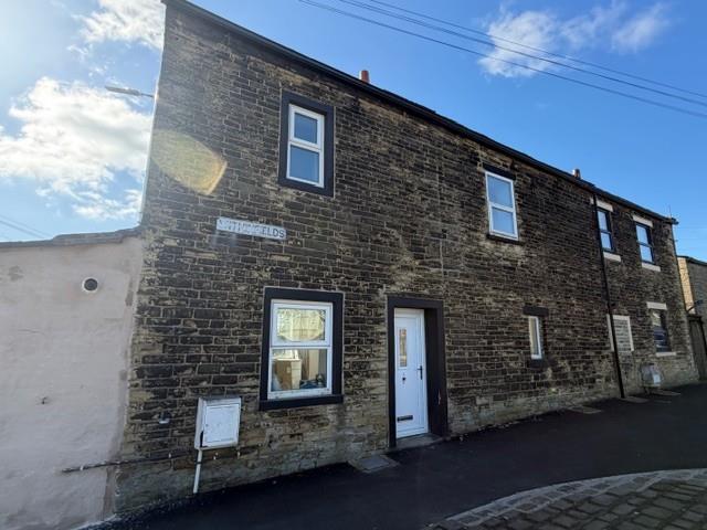 3 bed Mid Terraced House for rent in Halifax. From Bronte Estate Agents - Queensbury