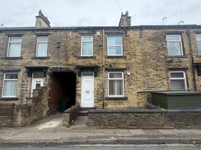 2 bed Mid Terraced House for rent in Bradford. From Bronte Estate Agents - Queensbury