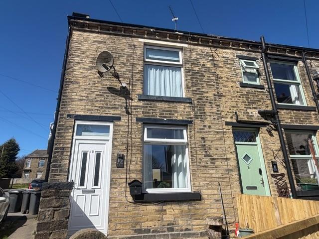 1 bed End of Terrace for rent in Queensbury. From Bronte Estate Agents - Queensbury